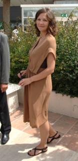 Maggie Gyllenhaal feet photo thumbnail
