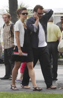 Maggie Gyllenhaal feet photo thumbnail
