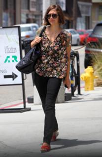 Maggie Gyllenhaal feet photo thumbnail