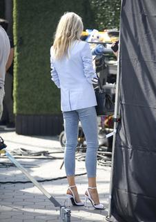 Charlotte McKinney feet photo thumbnail