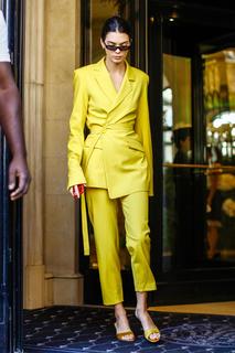 Kendall Jenner feet photo thumbnail