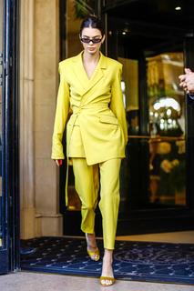 Kendall Jenner feet photo thumbnail