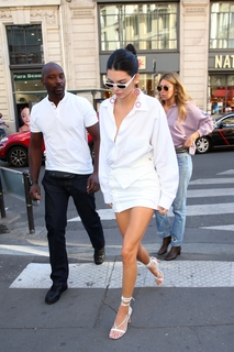 Kendall Jenner feet photo thumbnail