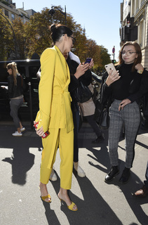 Kendall Jenner feet photo thumbnail