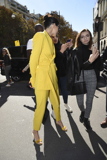 Kendall Jenner feet photo thumbnail