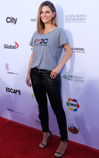 Maria Menounos feet photo thumbnail