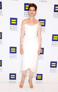 Anne Hathaway feet photo thumbnail