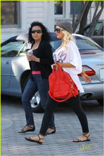 Christina Aguilera feet photo thumbnail