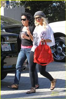 Christina Aguilera feet photo thumbnail