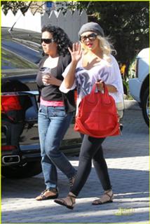 Christina Aguilera feet photo thumbnail