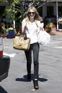 Emma Roberts feet photo thumbnail