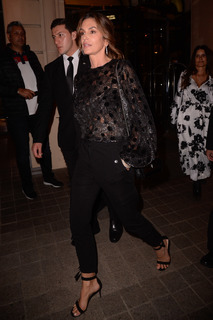 Cindy Crawford feet photo thumbnail