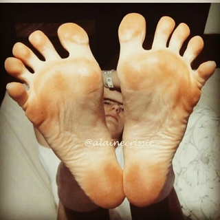 Alaine Crissiê feet photo thumbnail