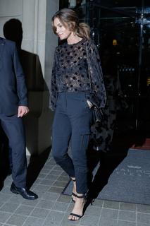 Cindy Crawford feet photo thumbnail