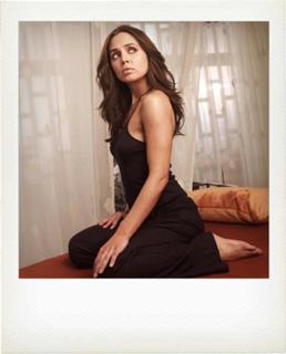 Eliza Dushku feet photo thumbnail