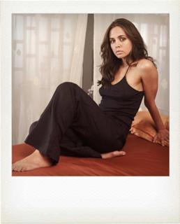 Eliza Dushku feet photo thumbnail