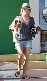 Julianne Hough feet photo thumbnail