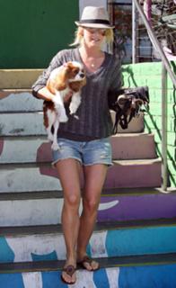 Julianne Hough feet photo thumbnail