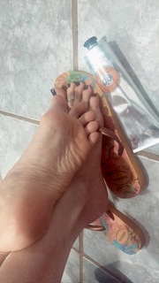 Alaine Crissiê feet photo thumbnail