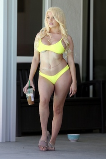Courtney Stodden feet photo thumbnail