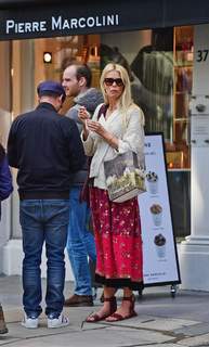 Claudia Schiffer feet photo thumbnail