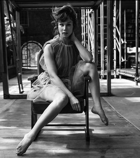 Mariana Ximenes feet photo thumbnail