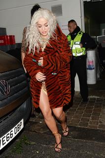 Rita Ora feet photo thumbnail