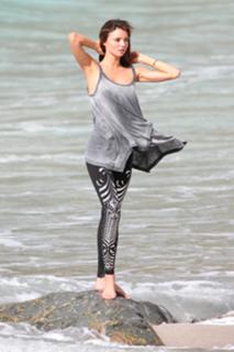 Miranda Kerr feet photo thumbnail