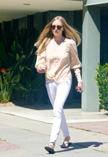 Amanda Seyfried feet photo thumbnail
