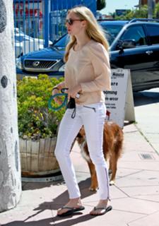 Amanda Seyfried feet photo thumbnail