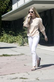Amanda Seyfried feet photo thumbnail