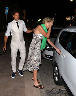 Sharon Stone feet photo thumbnail