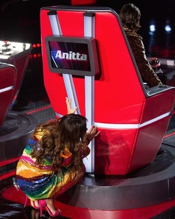 Anitta feet photo thumbnail
