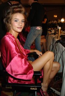 Rosie Huntington-Whiteley feet photo thumbnail