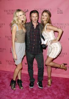 Rosie Huntington-Whiteley feet photo thumbnail