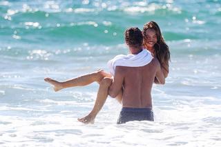 Alexis Ren feet photo thumbnail
