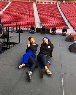 Halle Bailey feet photo thumbnail