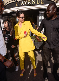 Kendall Jenner feet photo thumbnail