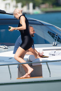 Kylie Jenner feet photo thumbnail
