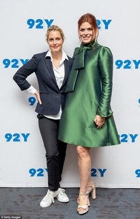 Debra Messing feet photo thumbnail
