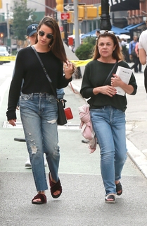 Lea Michele feet photo thumbnail