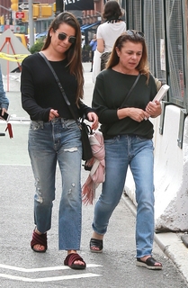Lea Michele feet photo thumbnail