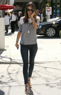 Alessandra Ambrosio feet photo thumbnail