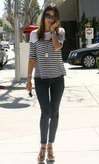 Alessandra Ambrosio feet photo thumbnail