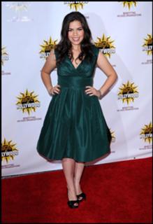 America Ferrera feet photo thumbnail