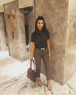 Courtney Khondabi feet photo thumbnail