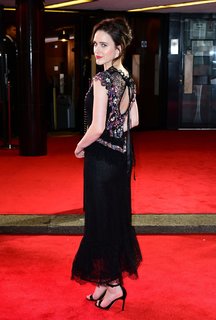 Rachel Brosnahan feet photo thumbnail
