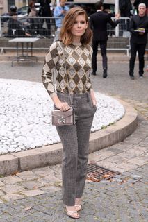 Kate Mara feet photo thumbnail