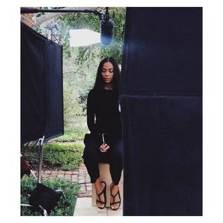 Zoe Saldana feet photo thumbnail