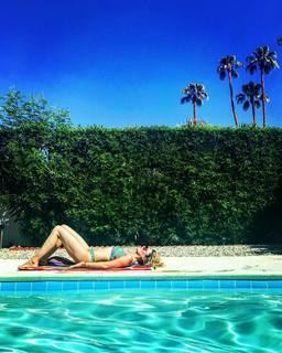 Grace Helbig feet photo thumbnail